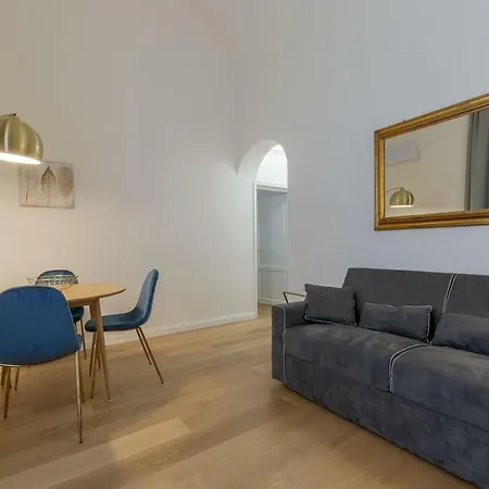 Florence Fiorino Apartment-2